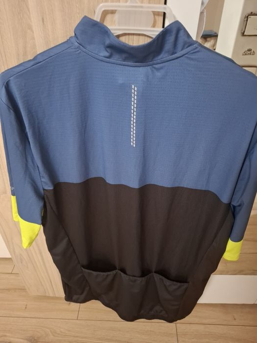 Vând tricou ciclism diferite culori și mărimi!