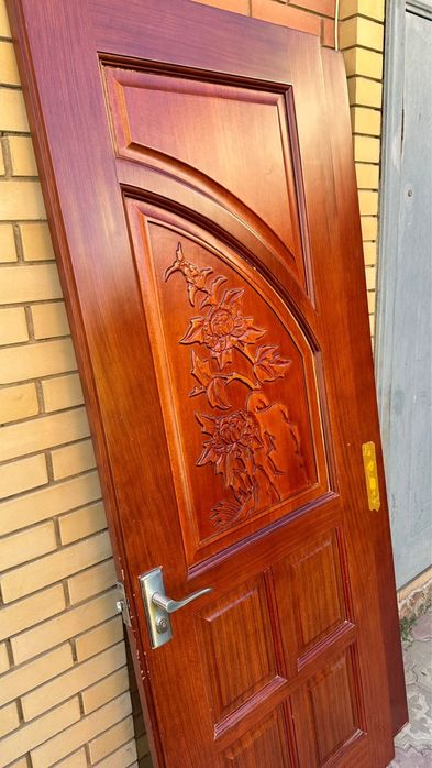 Двери из натурального дерева