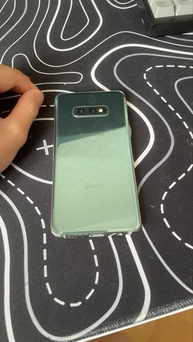 Самсунг с10е.