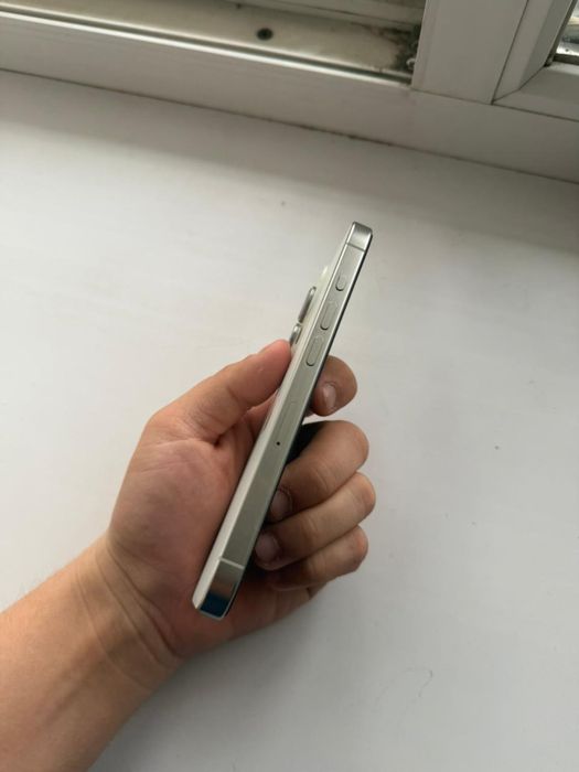 iPhone 15 pro белый 256Gb