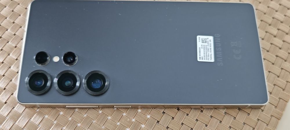 Samsung s 25 ultra impecabil.