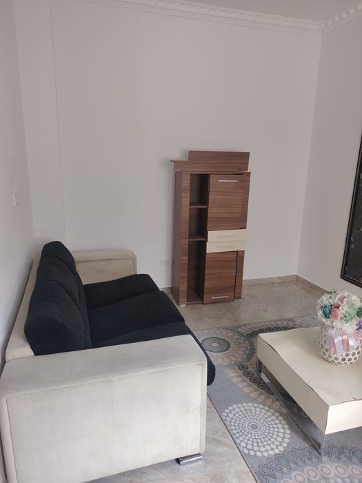 Eroii Revoluției  casă 6 camere accept și străini 850 euro ușor discutabil