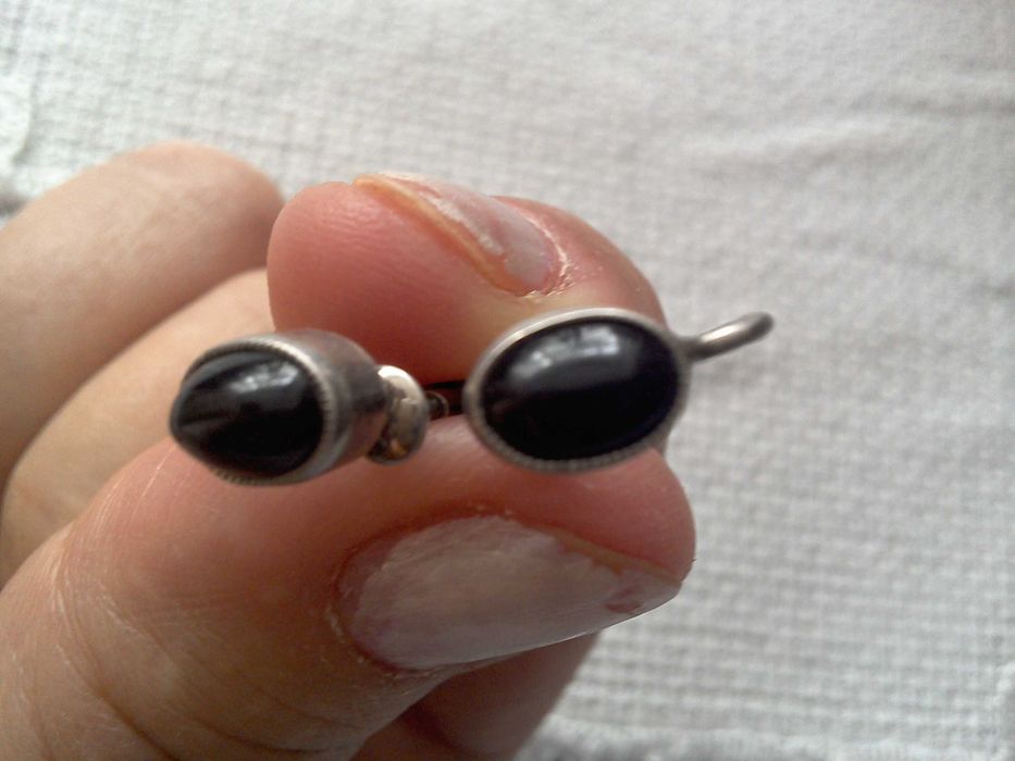 Cercei argint, onix (cerceii nu necesită găuri în urechi)