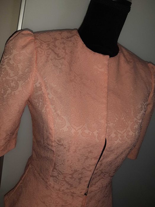 Costum roz FOFY brocart baroc superb