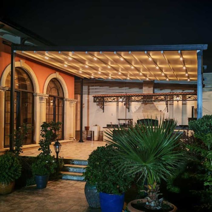 Pergola. Tentli Pergola. Kofe restoran va uylar uchun.