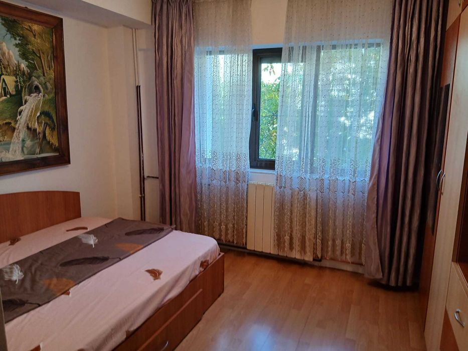 Închiriez apartament cu 2 camere decomandat