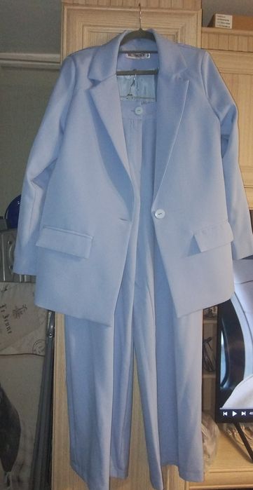 Продам костюм женский