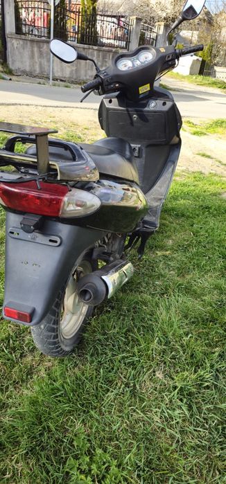 Vând scuter 50 2t cu acte