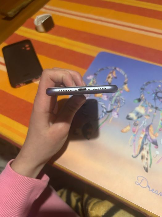 iPhone 11 с кутия и зарядно