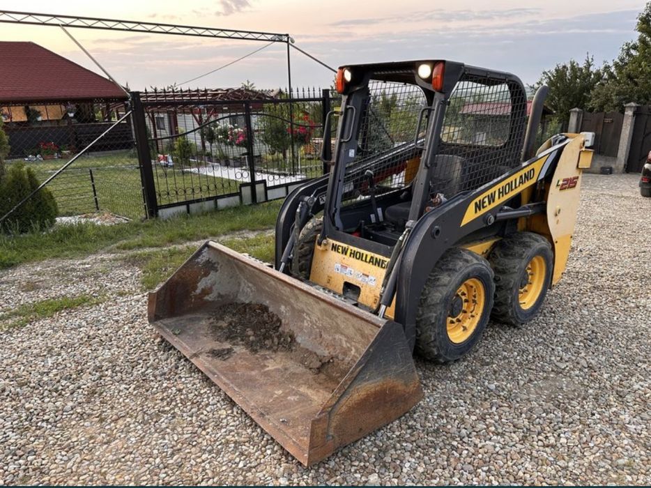 Bobcat - New Holland L215 Incarcator Frontal 2011