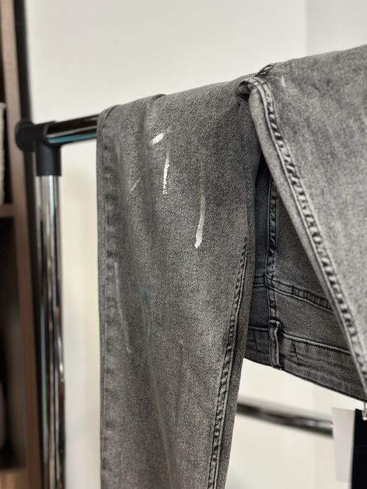 Различни  сиви дънки със сиви пръски