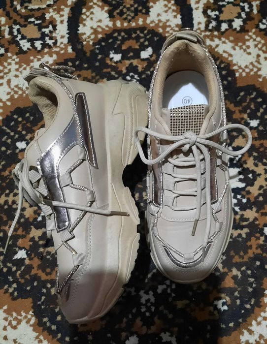 Tenisi nr 40 transport gratuit