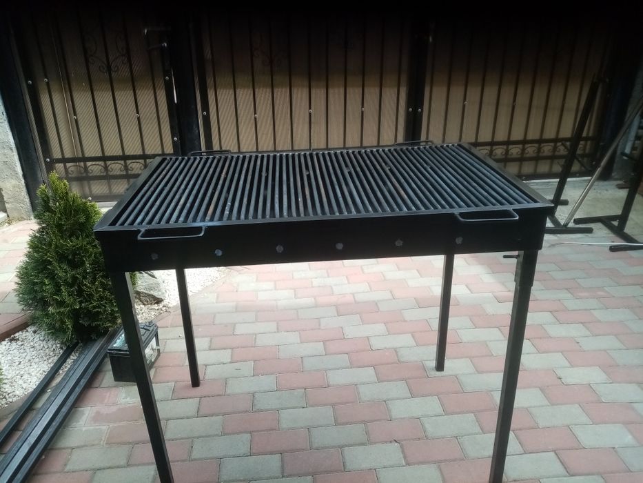 Grătar cu dimensiunea de 100 pe 60 cm