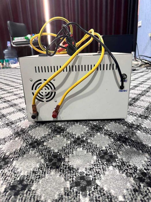 Акумлятор зарядник срочно сотилади 12/24 volt заряд