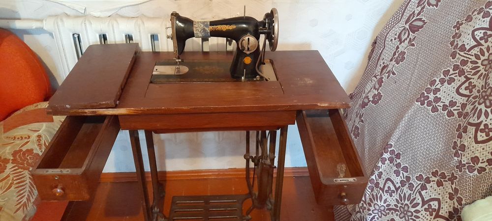 Швейная машина, ножная