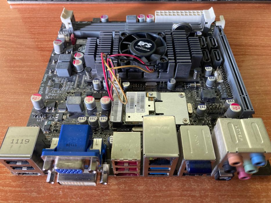 ECS HDC-I / Mini ITX Дъно и Процесор / WiFi & Bluetooth