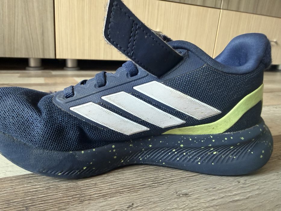 Papuci adidas nr 33