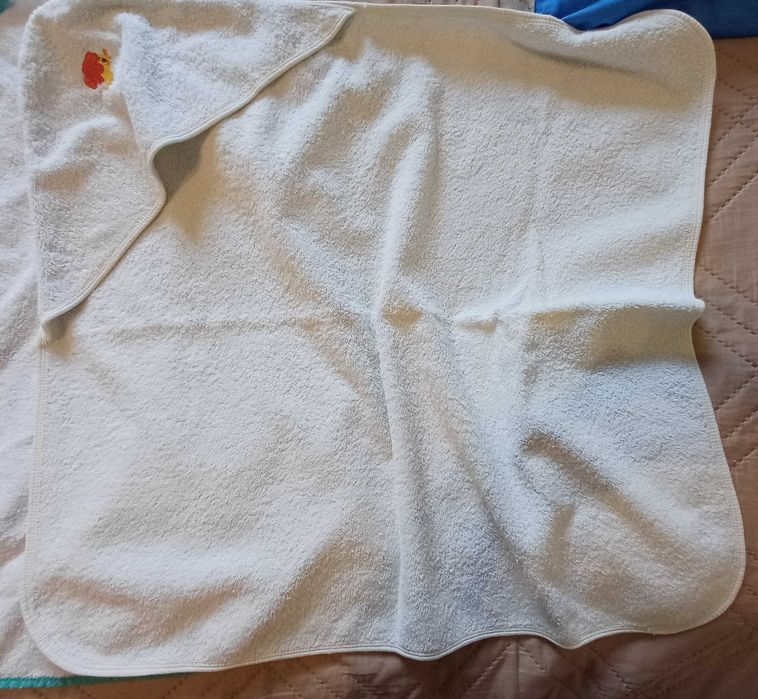 Два броя бебешки хавлиени кърпи