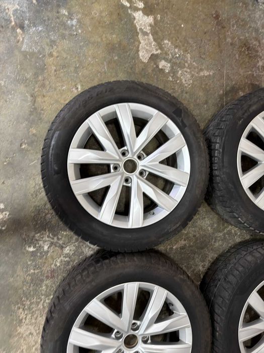 Jante OEM VW 17 5x112 ET38 Golf Passat Octavia + 215/55 R17 iarna