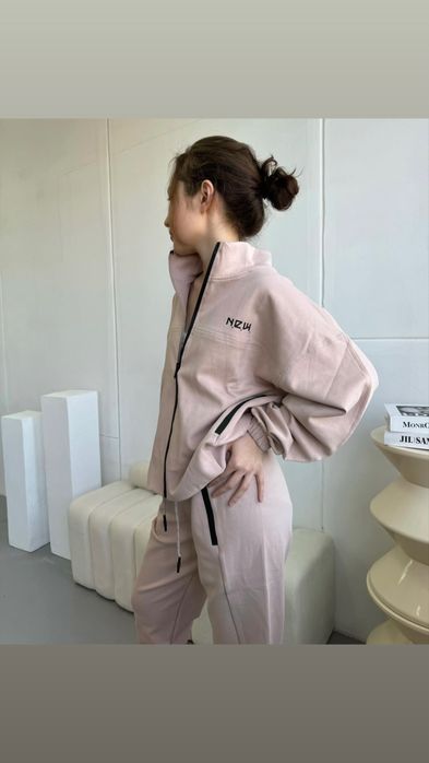 Продам спортивный костюм