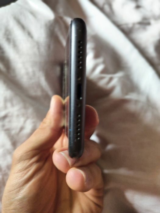 Iphone 11 128gb в добро състояние