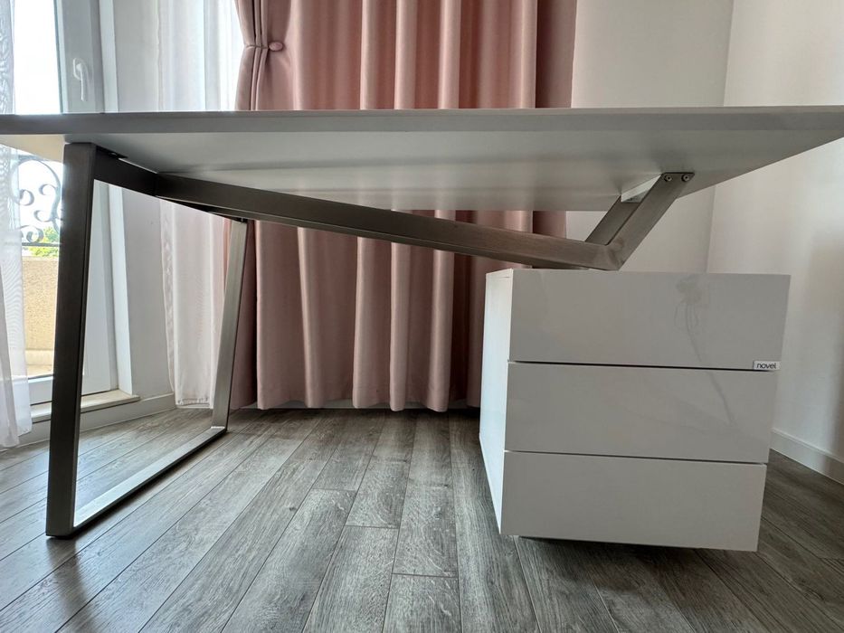 Бюро за детска стая