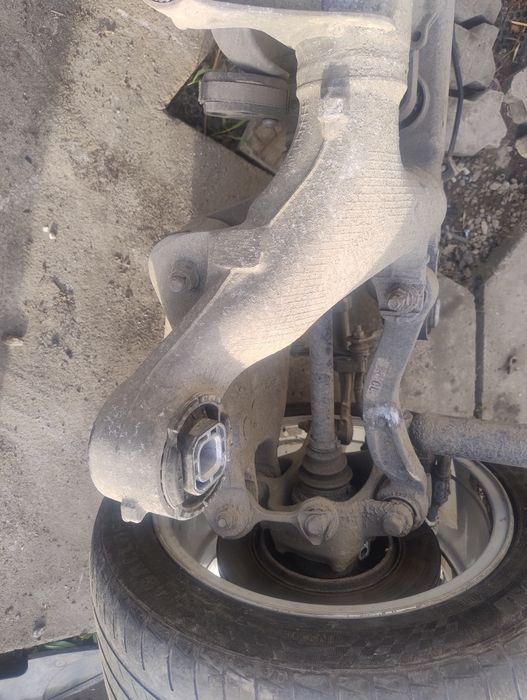 Punte spate jug spate BMW F10 turbo injector, rezervor, aripa usa far