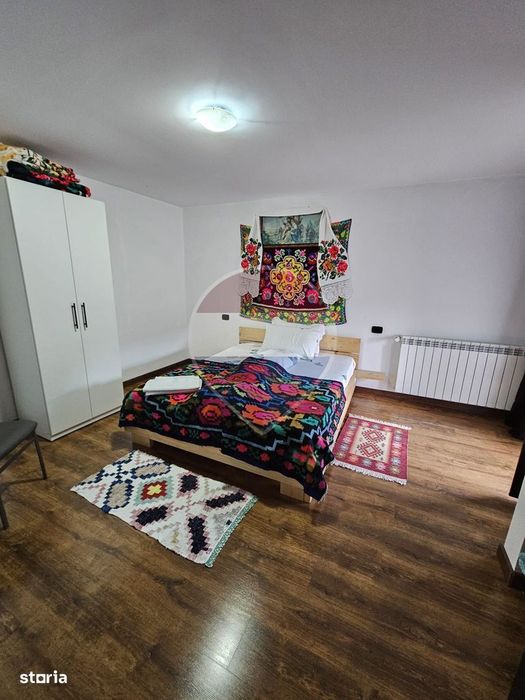 Casă / Vilă cu 9 camere de vânzare
