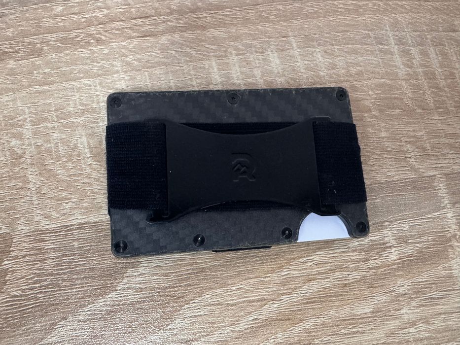 Премиум минималистичен портфейл The Ridge Wallet – Carbon Fiber 3K (Оригинален)