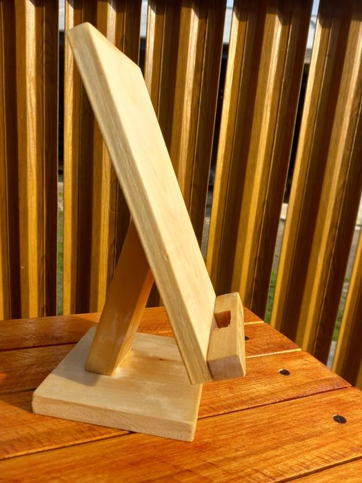 Продавам дървена масичка