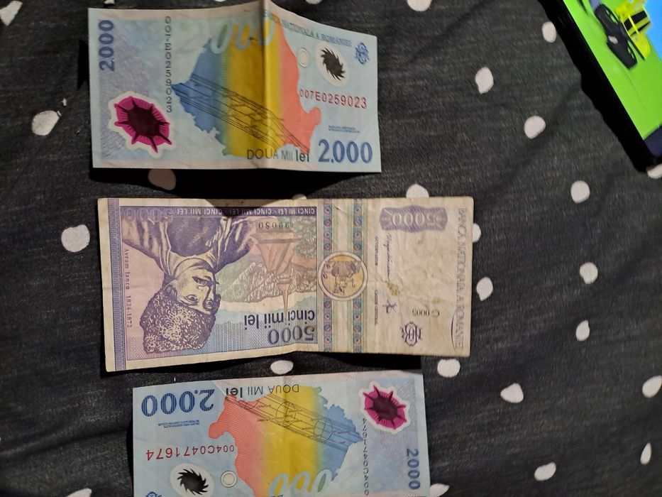 Vând bancnote de colecție vechi  5000 lei și 2000 lei