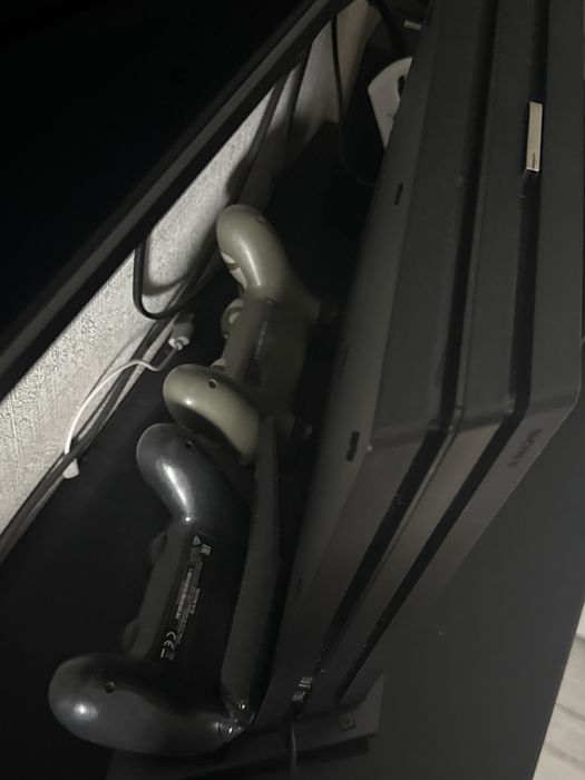 продам PS4 Pro.