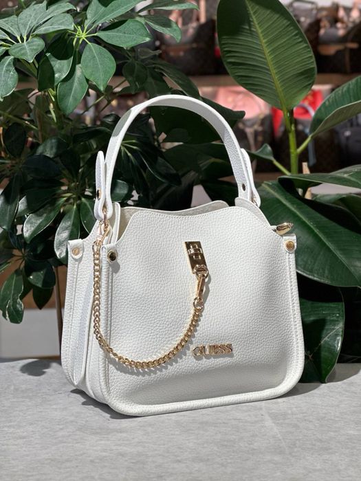 Geanta Guess Noua !!! Dimensiuni 24/21 !!!