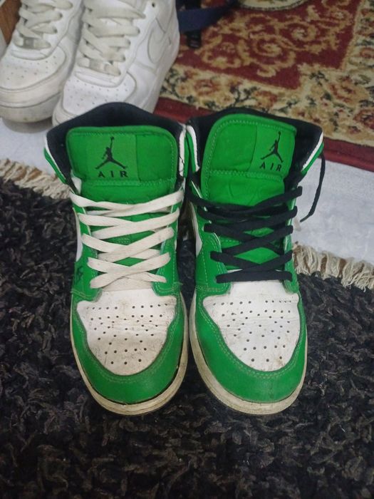 Jordan 1 mid lucky green
