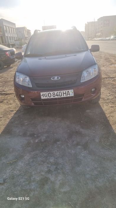 Lada grand avtomobili sotiladi