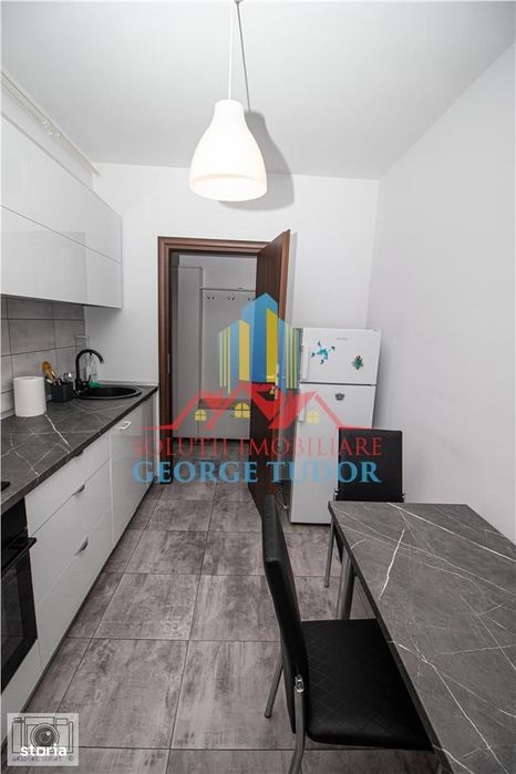 Apartament 2 camere total decomandat + parcare privata, Str. Acvilei 4