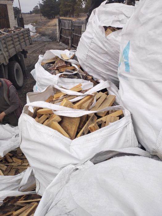 Дрова в мешках биг-бэг