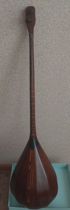 Домбыра, качественная, б/у