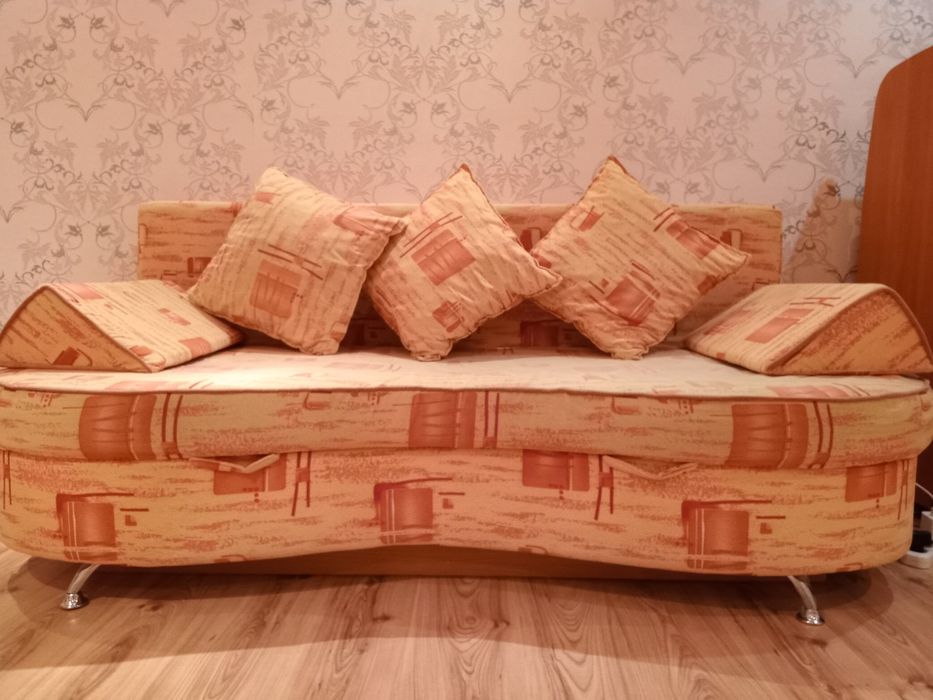 Софа раскладной, ухоженный.