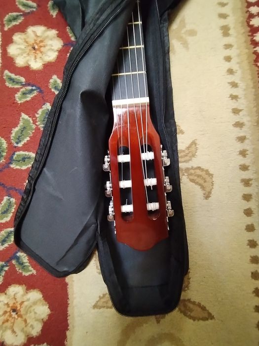Чехол, футляр для гитары размером от 38 до 40 или 41 дюймов