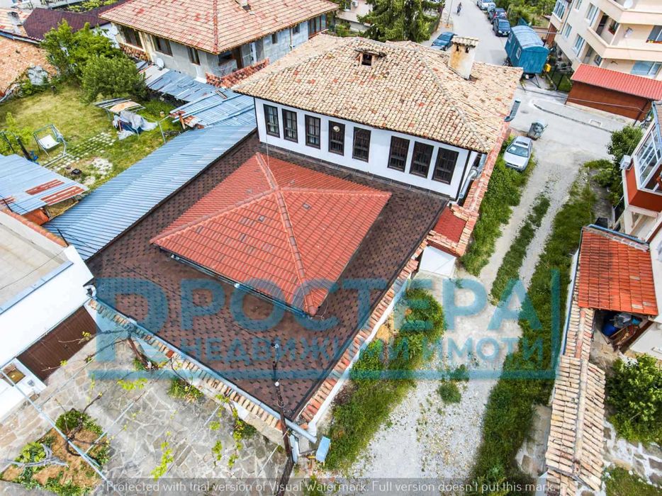 Продава се Къща в Търговище, Център - 276 кв.м за 833 €/кв.м - Снимка #2