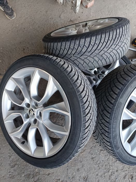 19ц.Оригинални джанти с всесезони гуми за Шкода 5х112