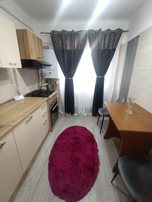 Proprietar închiriez ap. 2 camere, central,  renovat complet, centrala pe gaz și aer condiționat