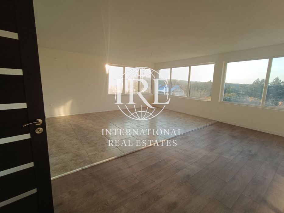 Продава се Къща в Варна, Аспарухово - 385 кв.м за 822 €/кв.м - Снимка #2