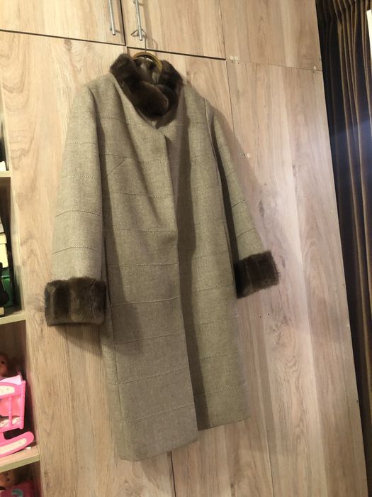 Продам пальто с норковым воротником