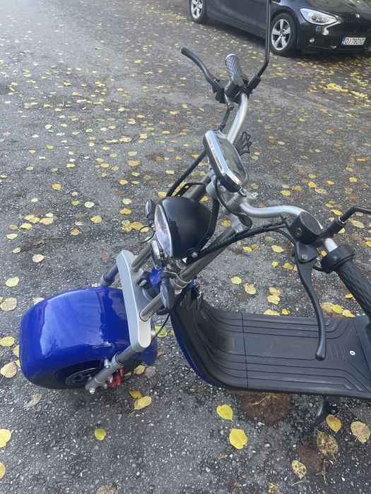 Scuter electric albastru