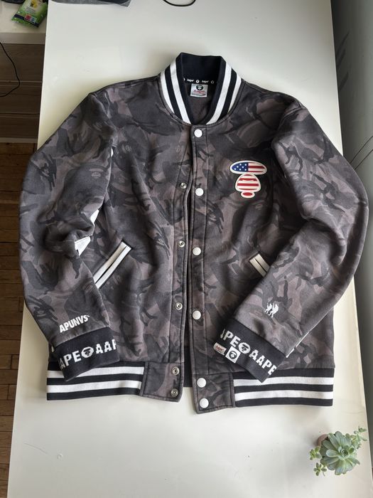 Яке на A bathing ape