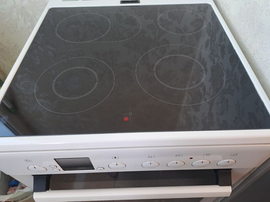 Електрическа печка Bosch HLN445025