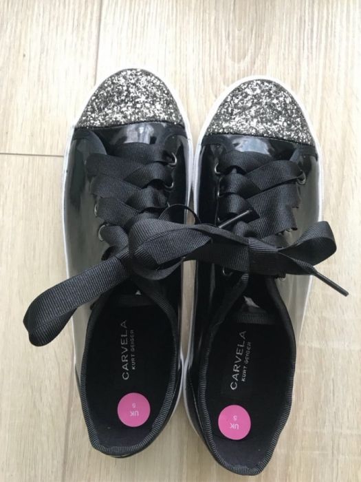 Нови обувки - Carvela