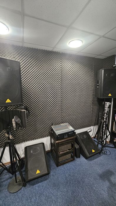 Set boxe pasive, monitoare scenă, mixer Behringer și amplificator